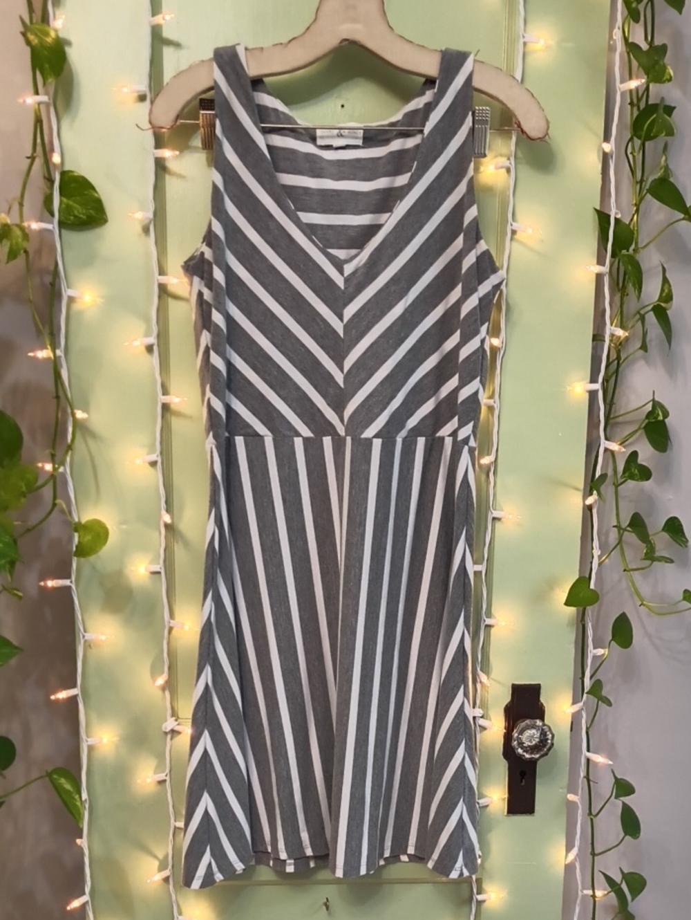 Women's Thyme & Honey Grey White V Neck Striped Tank Top Dress M